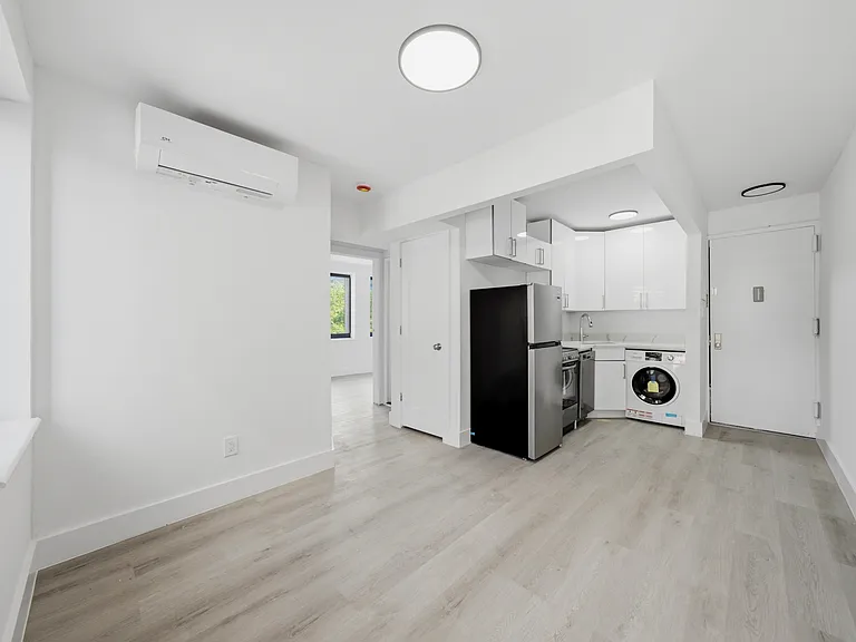 300 E 96th St #3E — Photo 2