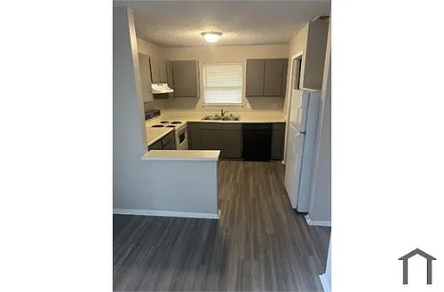106 Village Ln Photo 1