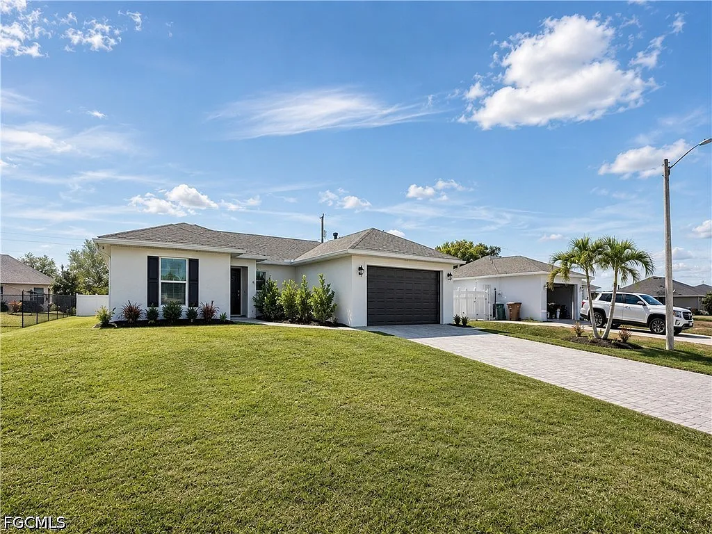 4 bed, 2.0 bath, 1426 sqft, $1,895 — Photo 2