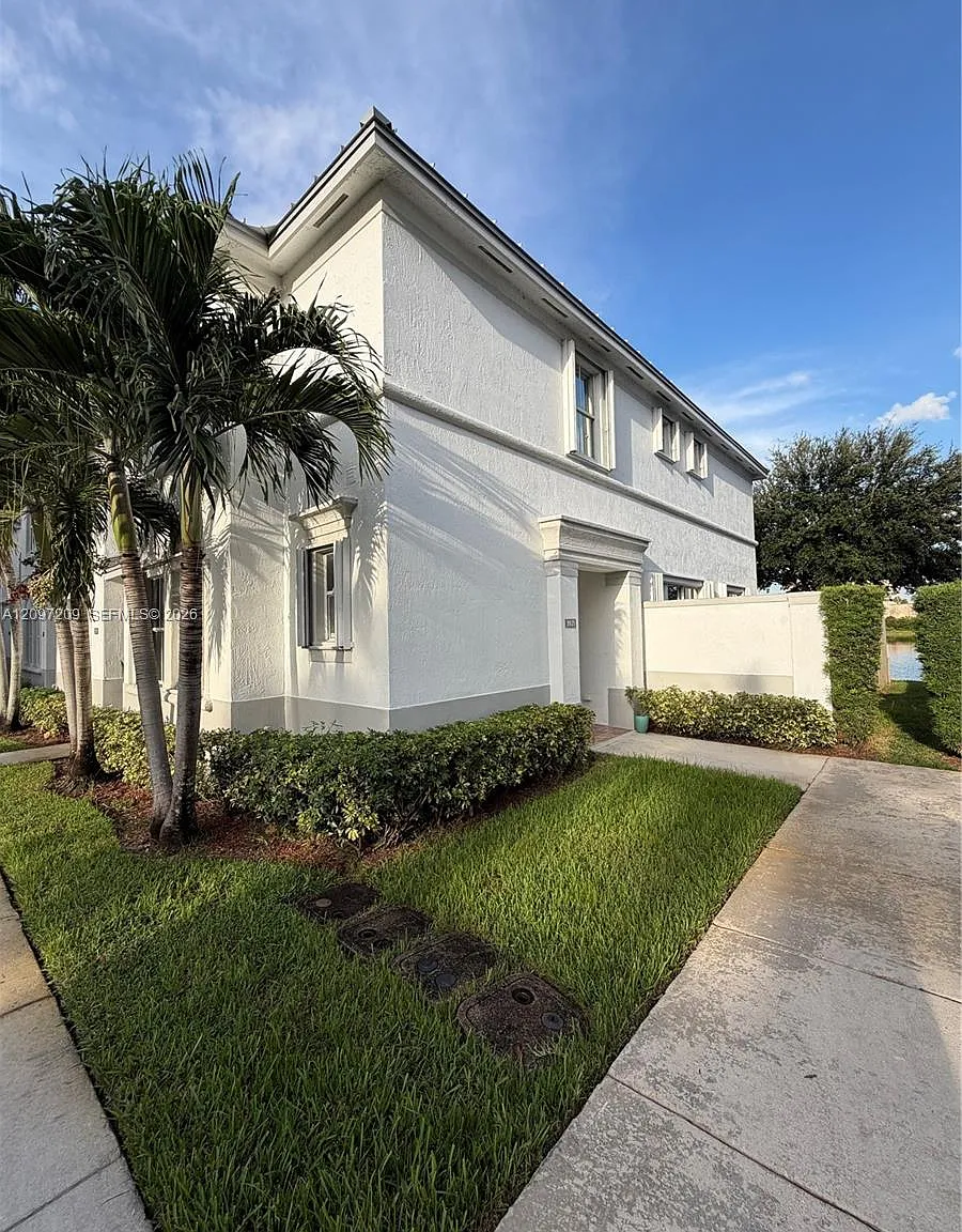 Villas At Nautica One Con — Photo 1