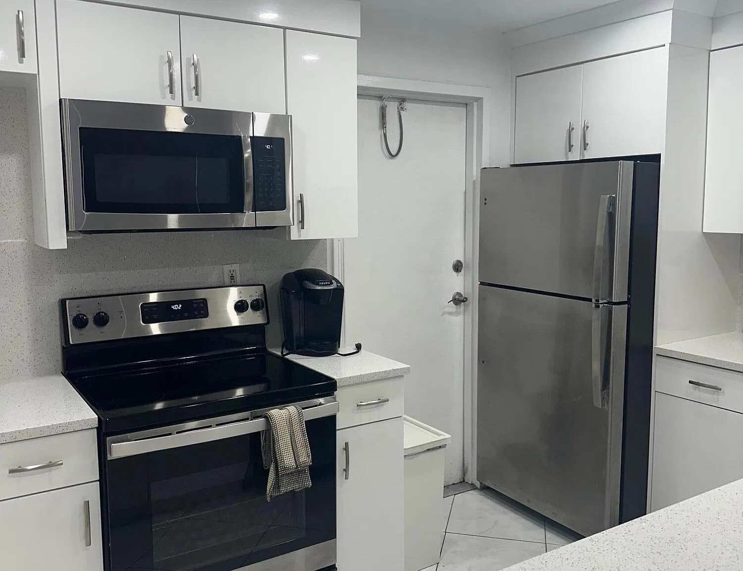 2 bed, 2.0 bath, 1140 sqft, $3,000 — Photo 2