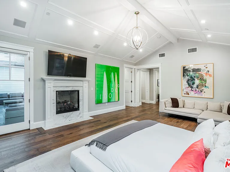 4800 Zelzah Ave — Photo 35