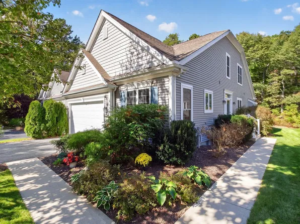 6 Autumn Gln, Plymouth, MA 02360