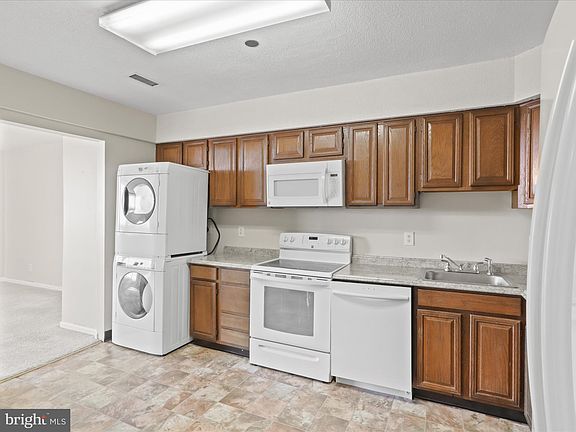 3rd image of 3713 George Mason Dr #1701