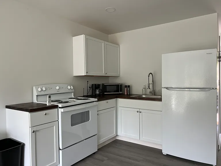 90 Goff St #E — Photo 1