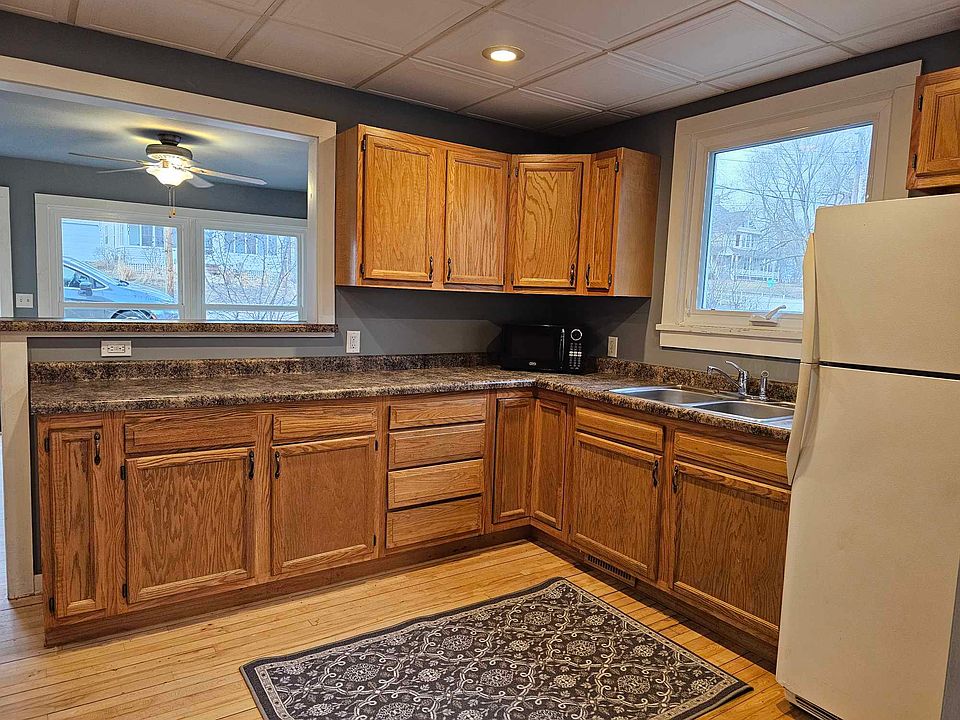1st image of 211 Elm St W APT 1