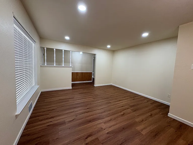 615 Oak Forest Dr — Photo 6