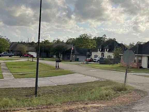 Exterior Neighborhood (street photo)