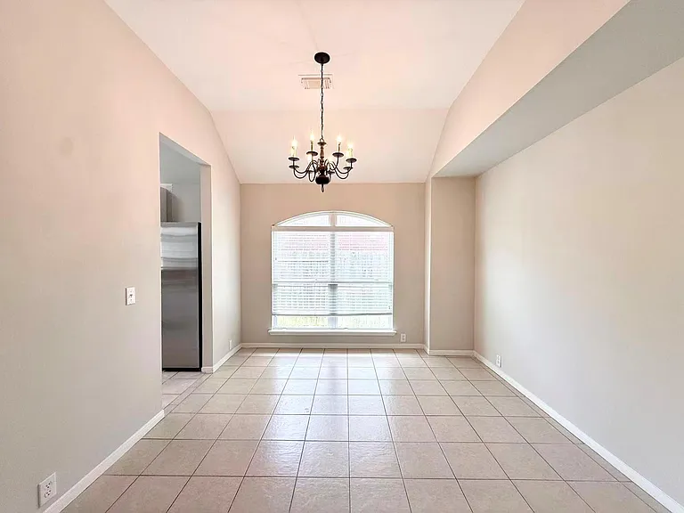 9006 Sundown Dr — Photo 8