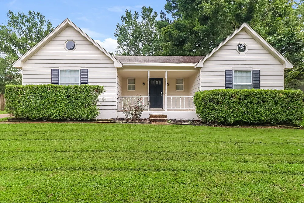 3 bed, 2.0 bath, 1485 sqft, $2,300 — Photo 1