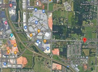 2704 W Perry Rd, Rogers, AR 72758