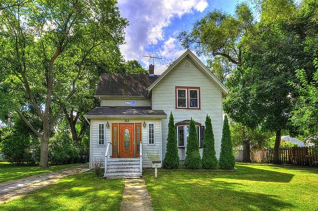 2nd image of 313 Bowman St