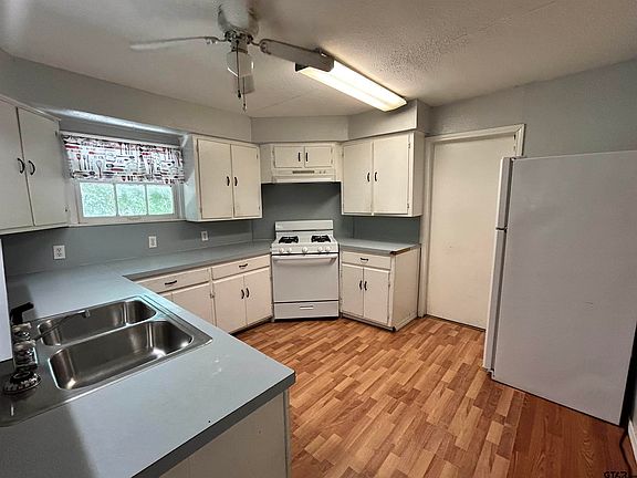 4th image of 418 W Buchanan St