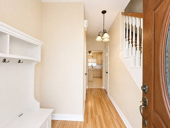 2nd image of 2402 Springwood Dr