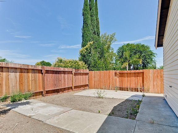 2nd image of 826 Santa Ana Dr