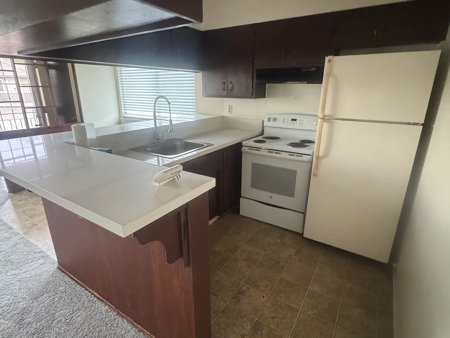2 bed, 1000 sqft, $1,200 — Photo 2