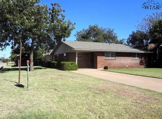 501 E Glisson Ave, Electra, TX 76360