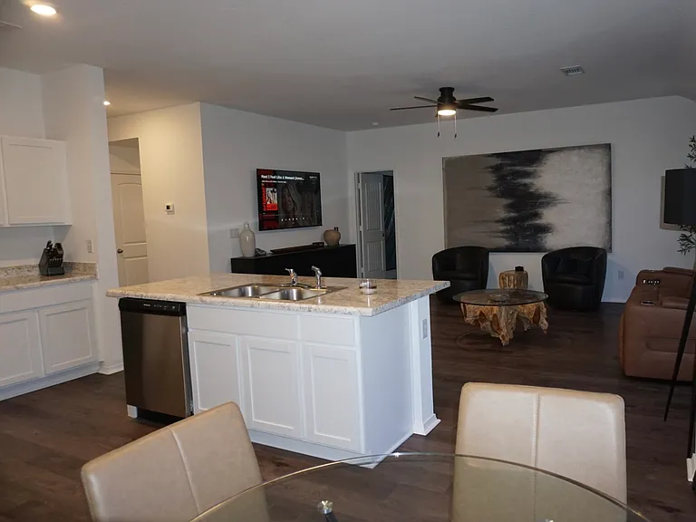 1487 Meadows Dr — Photo 15