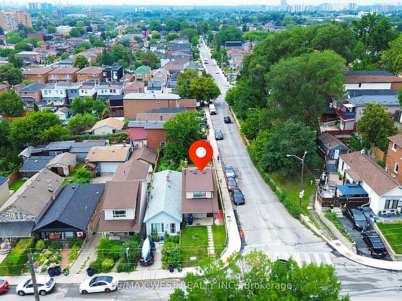 3rd image of 410 Silverthorn Ave