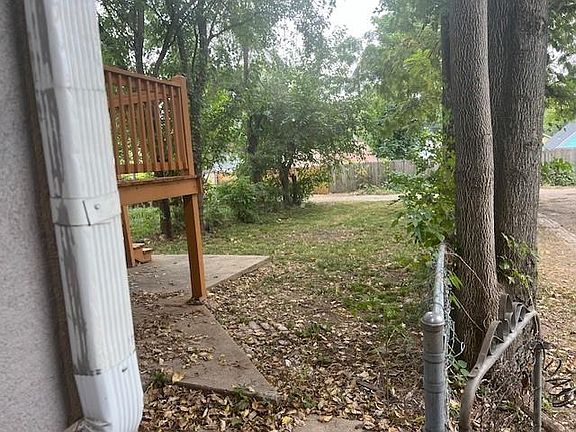 3rd image of 423 Oakley Ave