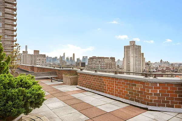 Sold by Compass | media 5