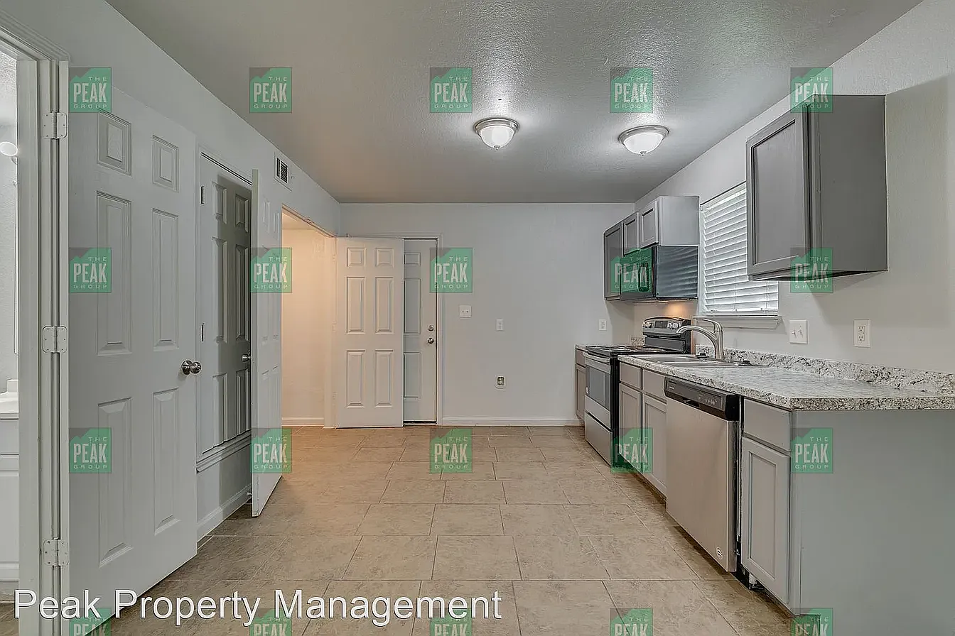 2 bed, 1.5 bath, 780 sqft, $1,300 — Photo 3