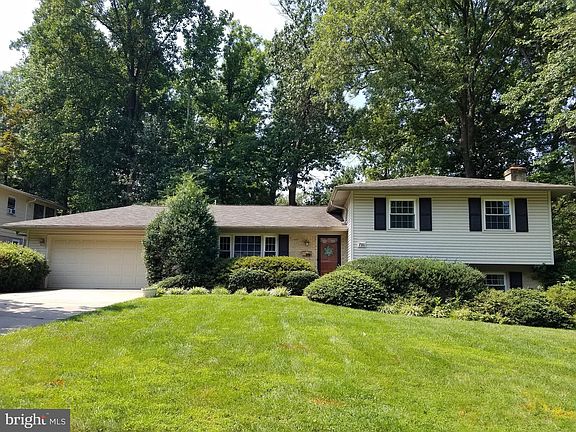 2nd image of 780 E Kimberly Ct