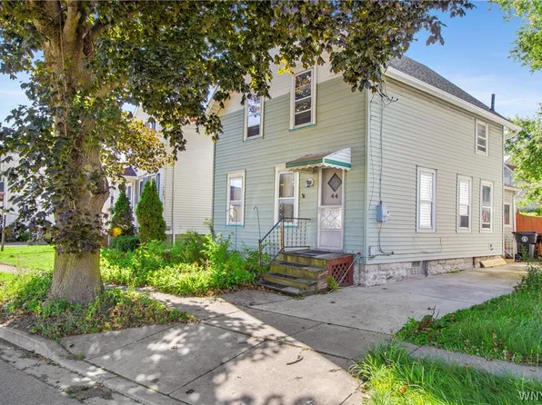44 Saint John St, Lancaster, NY 14086