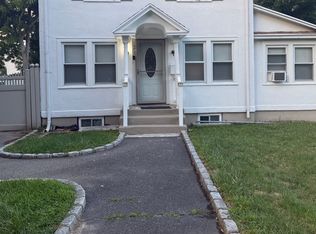 0 Disclosed, Bay Shore, NY 11706