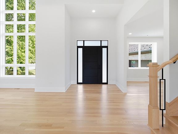 4th image of 7234 Roxbury Ct