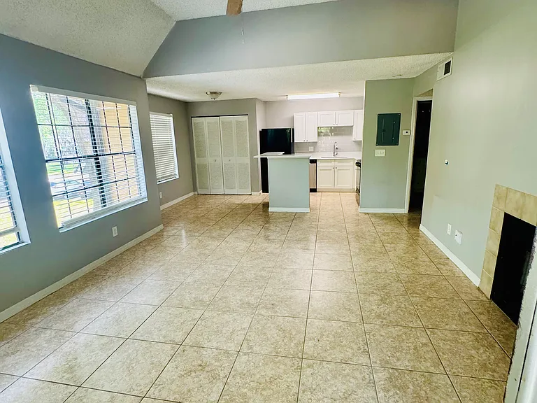 385 Woodside 201 Dr #201 — Photo 6