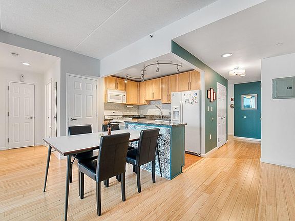 4th image of 837 Washington Ave APT 5L