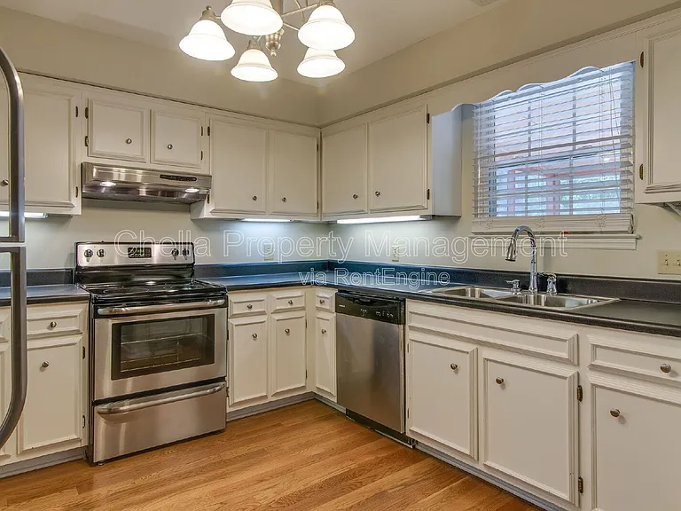 2615 Habersham Ave — Photo 10