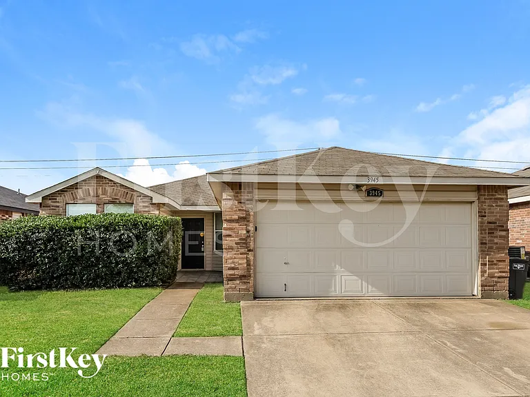 3945 German Pointer Way — Photo 1