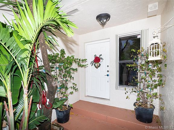 3rd image of 21175 Mainsail Cir APT E12