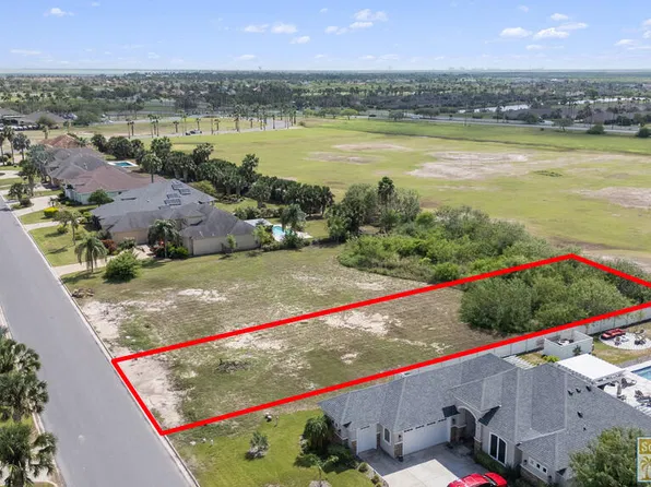 15 Country Club Dr, Pt Isabel, TX 78578