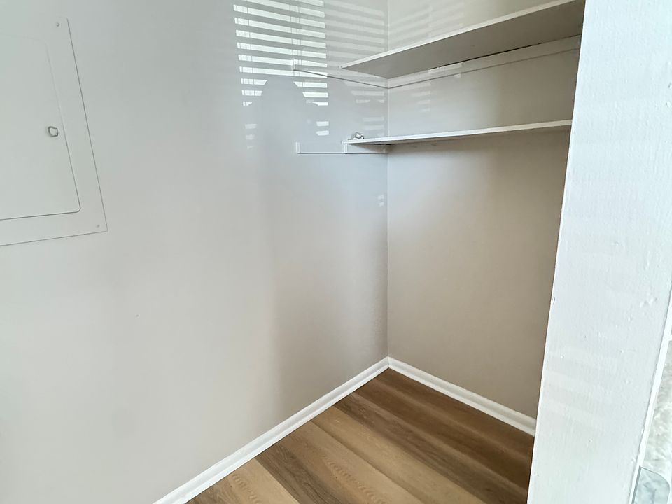 1st image of 405 W Franklin St #3