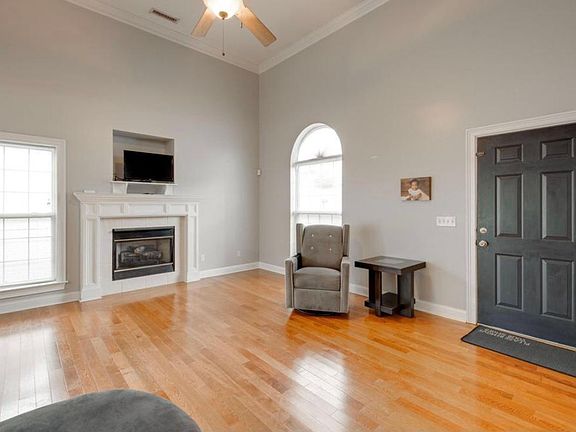5th image of 675 Fuller Glen Cir