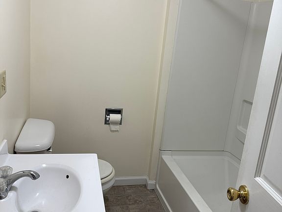 3rd image of 416 W Mechanic St #3