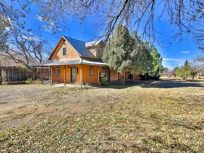 906 Kit Carson Rd, Taos, NM, 87571