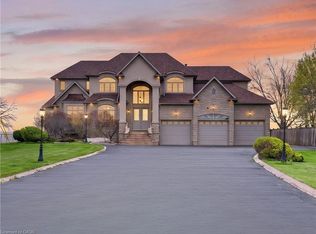 803 Ridge Rd, Hamilton, ON L8J 2Y3