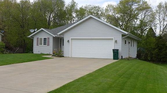 2nd image of 370 King Olavs Ln