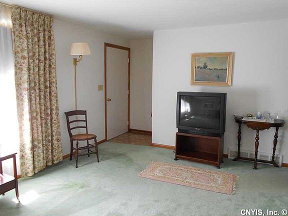3rd image of 4919 Trivet Dr N