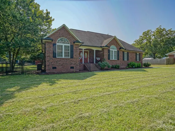 306 N Enochville Ave, Kannapolis, NC 28081