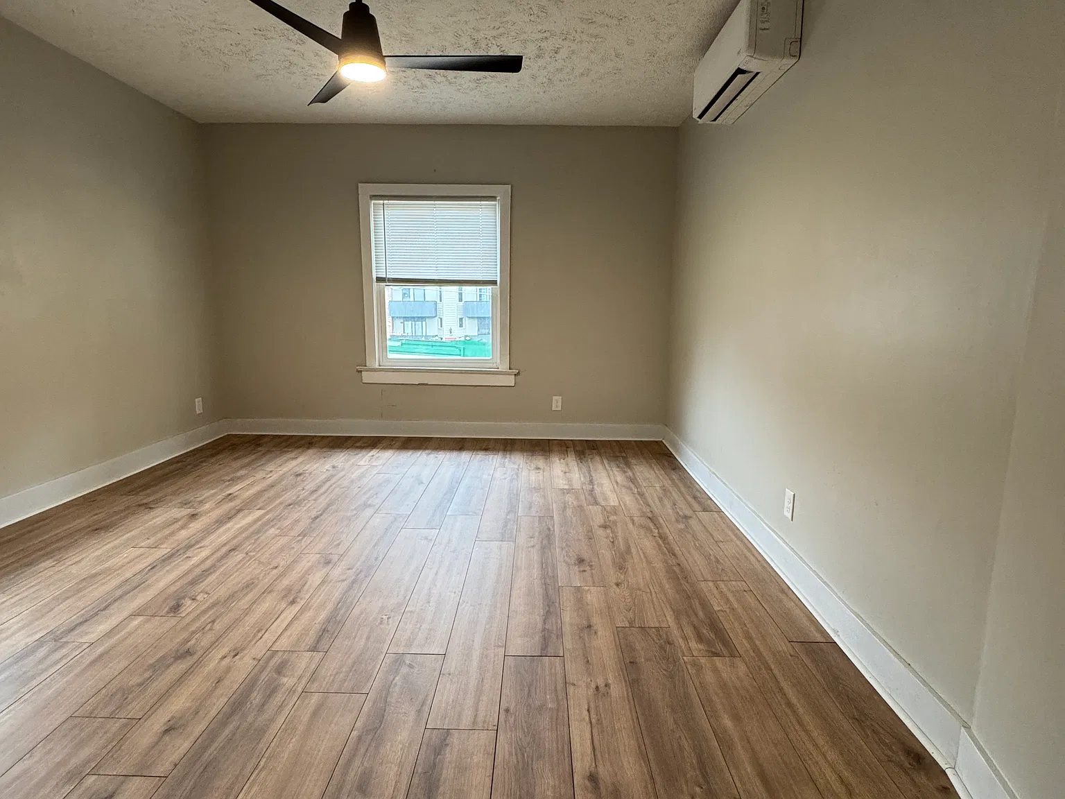 Studio, 600 sqft, $995 — Photo 2