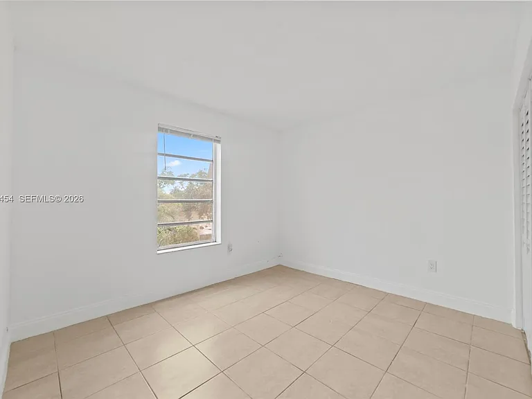 525 W 69th St #306 — Photo 14