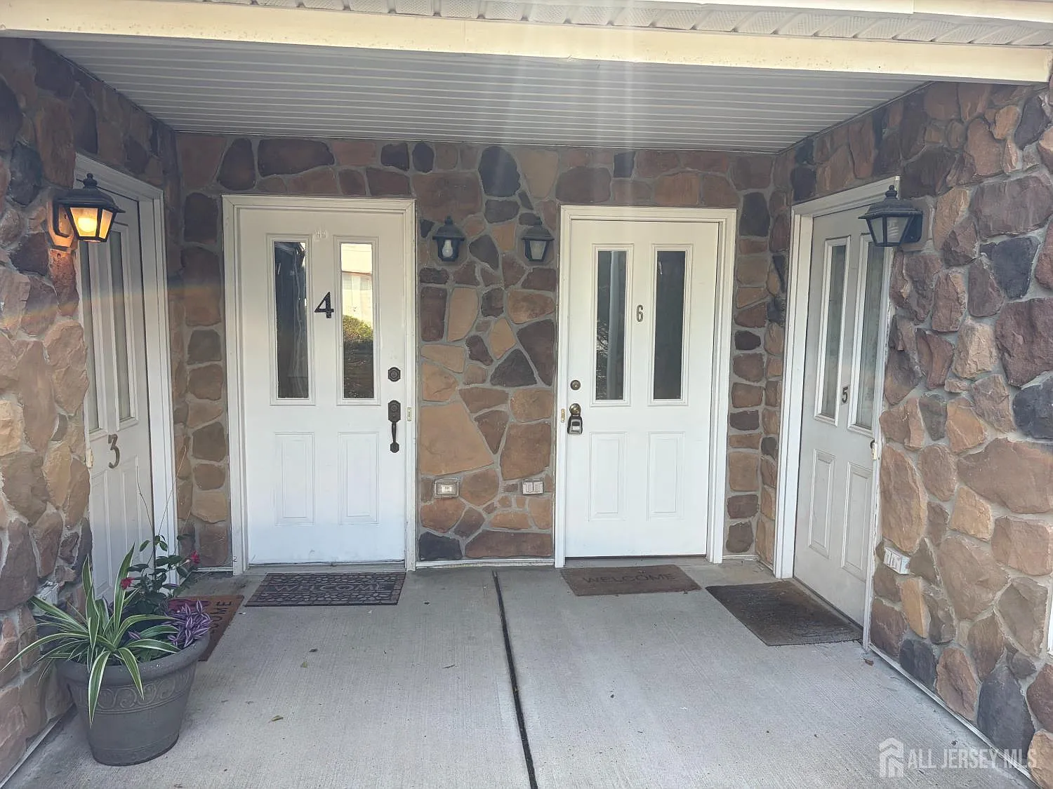 2 bed, 2.0 bath, 1174 sqft, $2,650 — Photo 2