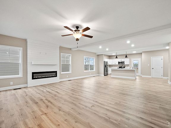 5th image of 299 Cardinal Creek Dr