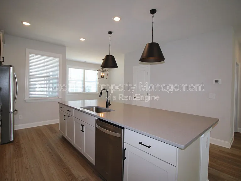 612 Amaranth Dr — Photo 8