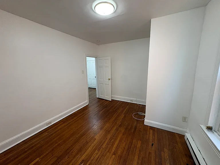 229 E Chestnut Apt 2 — Photo 11